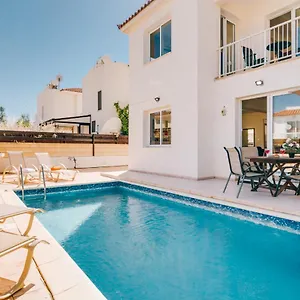  Villa Karisa