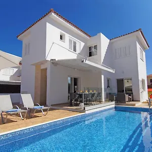  Holiday home Linda